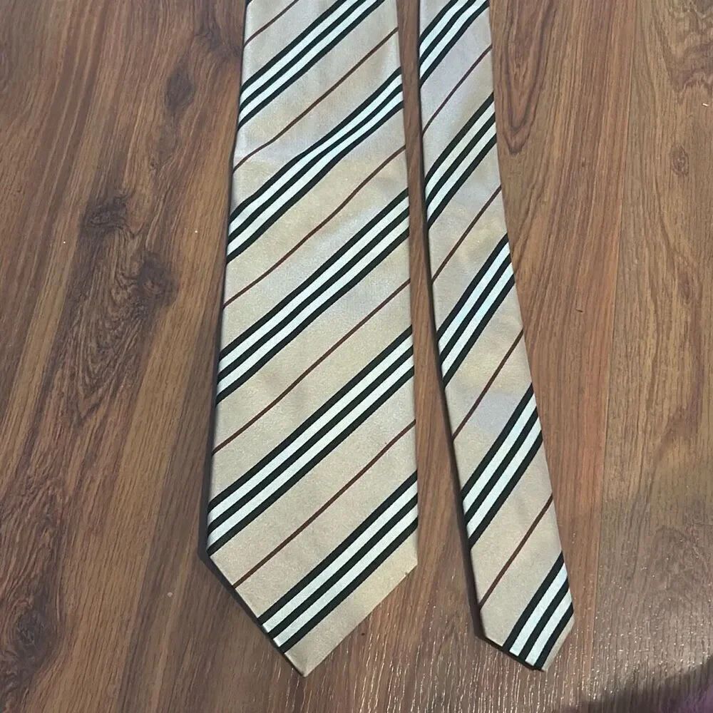 Burberry classic striped men's silk tie